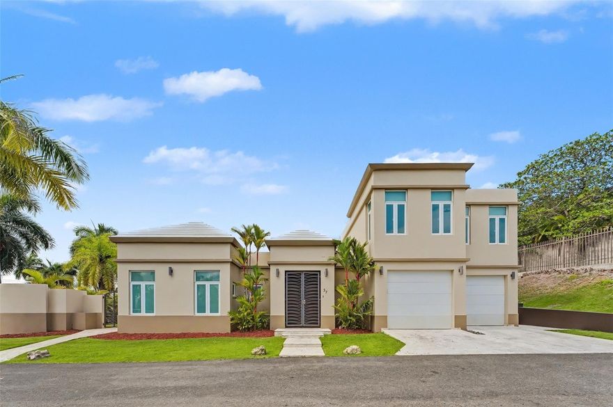 Beautiful two-story residence located in Paseo Las Palmas, within the exclusive community of Los Paseos de Dorado, offering privacy, space, and an exceptional location.

The first floor features a two-car garage, a spacious family room, kitchen, living and dining areas, and a versatile flex room ideal for a home office, playroom, or additional sitting area. The second floor offers three bedrooms and two bathrooms, including a generous primary suite with a walk-in closet and a private bathroom with both shower and bathtub.

Situated on a large lot on a private street, this home provides added tranquility and outdoor potential. It includes stainless steel appliances, washer and dryer, and air conditioning in all rooms.

One of the greatest advantages of this property is its prime location in Paseo Las Palmas, within Los Paseos de Dorado, just minutes from schools, shopping centers, restaurants, beaches, and major highways, offering easy access to San Juan and surrounding areas. A perfect blend of comfort, functionality, and lifestyle in Dorado.