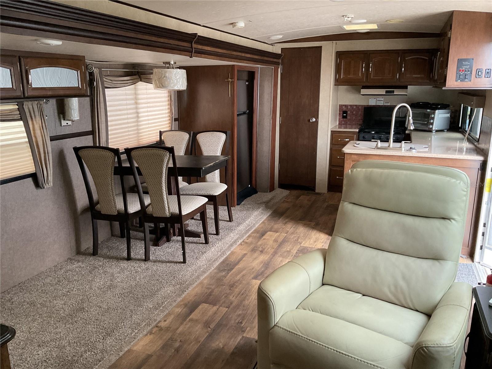 HERE & THERE PALM SHRSS RV RESIDENCE - Residential