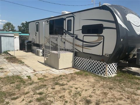 Photo of 38043 Bluebird Circle, Leesburg, FL 34788 (MLS # O6368399)