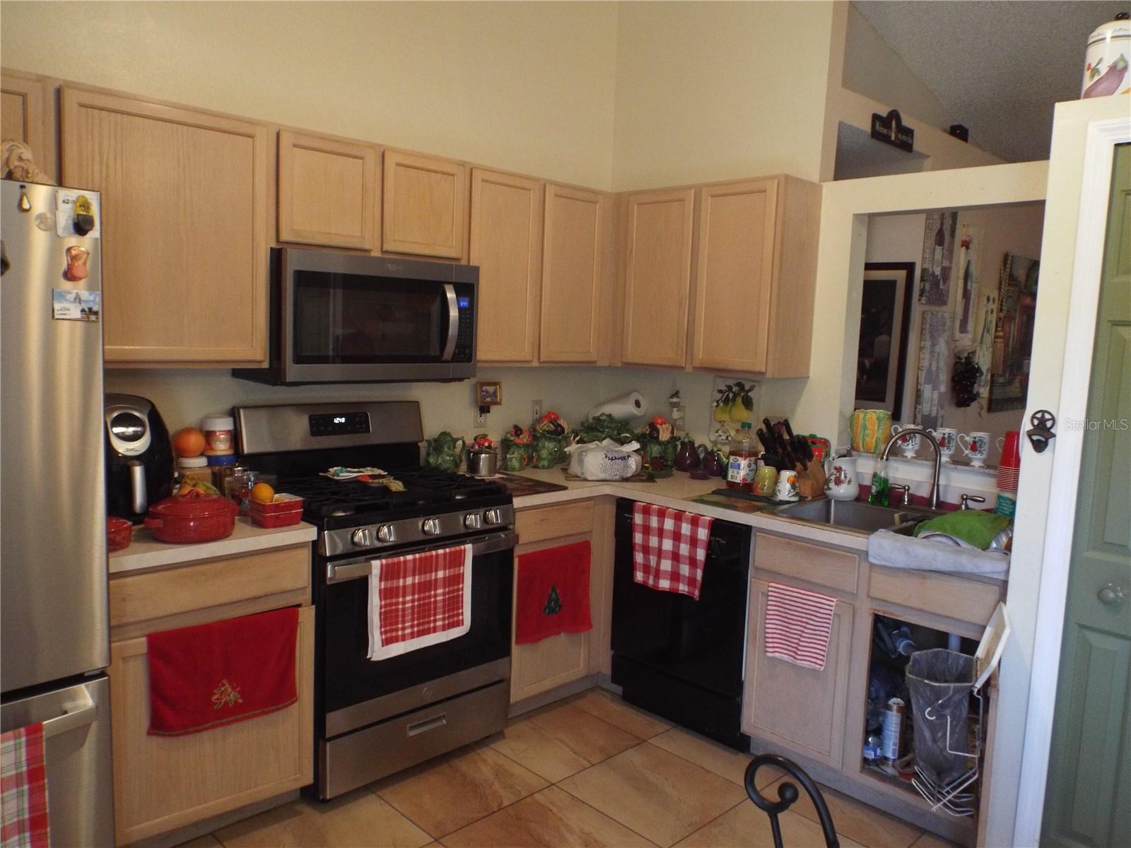 LAUREL RUN AT CRESCENT LAKES - Residential