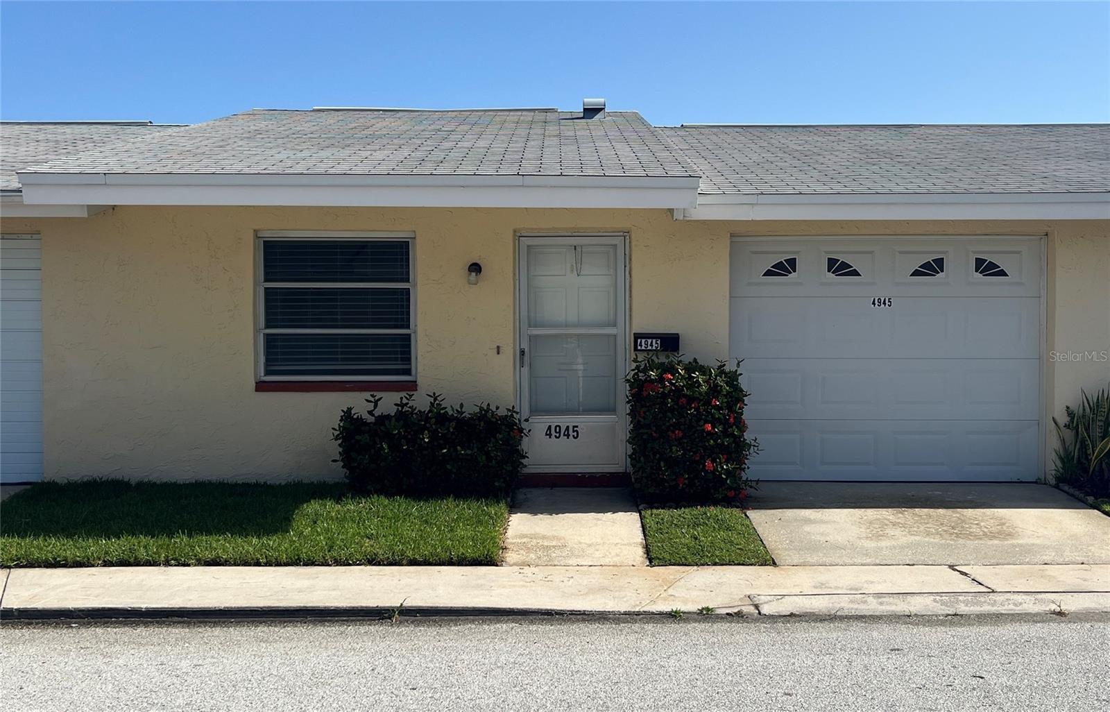Very cute 2 bedroom, 1 bath villa with attached garage in this well-maintained 55+ community. L-shaped open living space. Kitchen has granite countertops, soft close solid wood cabinets and new stove. Stainless steel appliances. New tile floors throughout. Small indoor pet permitted (cat or bird, sorry no dogs). Washer/ dryer connections in garage, also coin laundry on site. Option to purchase annual membership ($200) to ulf Harbors Beach Club. Walk to shopping, restaurants or hop in your golf cart and explore downtown New Port Richey - including Simms Park, a variety of restaurants and craft breweries. Historical buildings include Richey Suncoast theatre and newly refurbished Hacienda Hotel. Tarpon Springs, the Sponge Docks and Howard Park are a short drive away. Easy access to Tampa International Airport (30 mins). $300 monthly dues include water, sewer, trash pick up. Also maintenance of common area, including pool, shuffleboard court, clubhouse and landscaping. Buyer/ Buyer's agent to verify room measurements