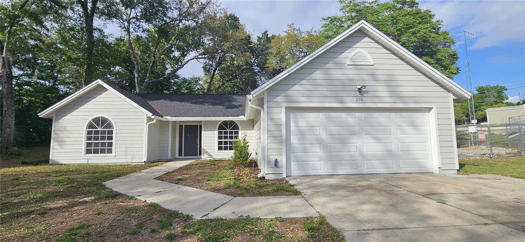 Photo of 370 S Cobble Court, Mount Dora, FL 32757 (MLS # G5116487)