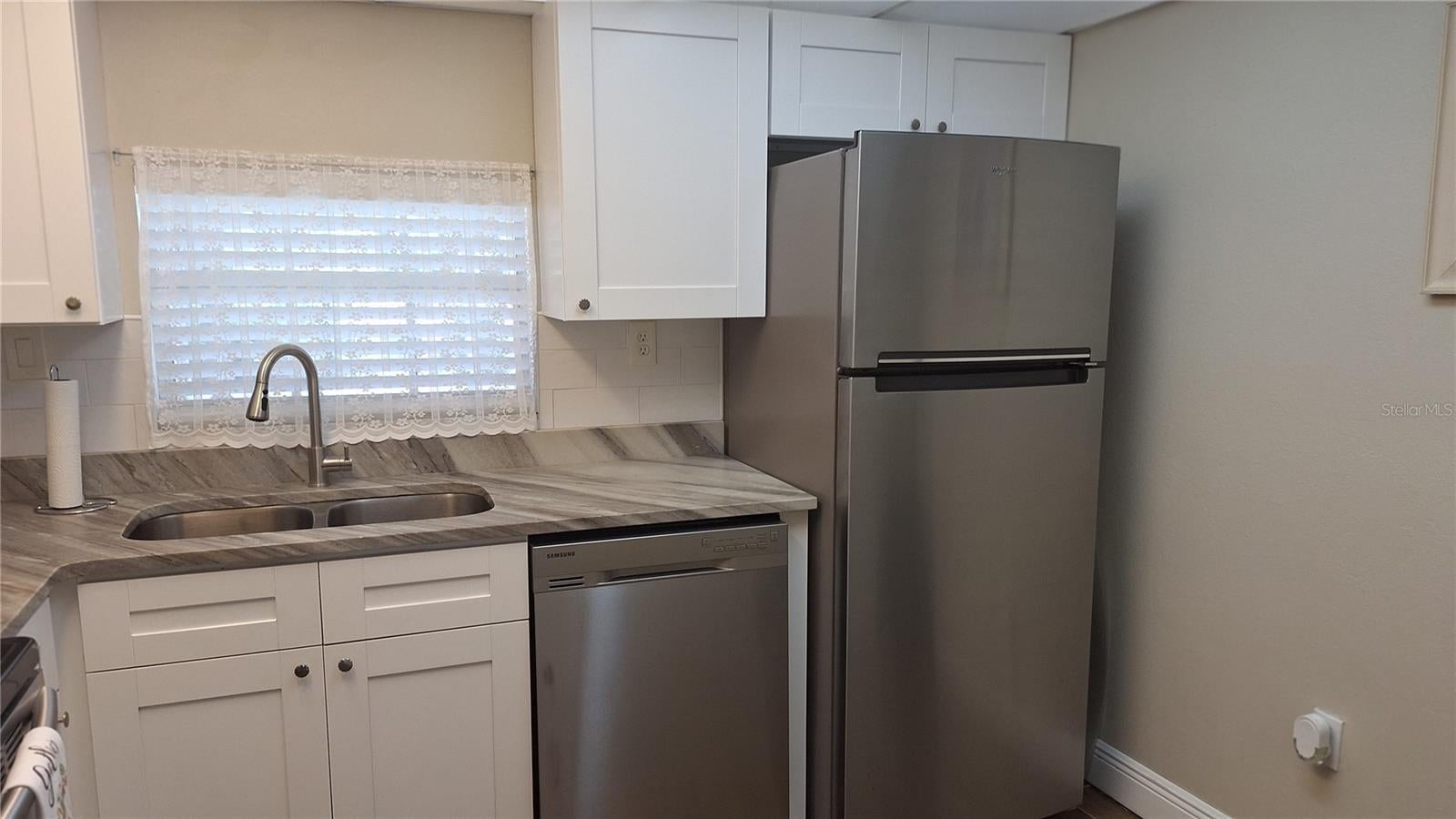 809 RUSSELL LANE 323