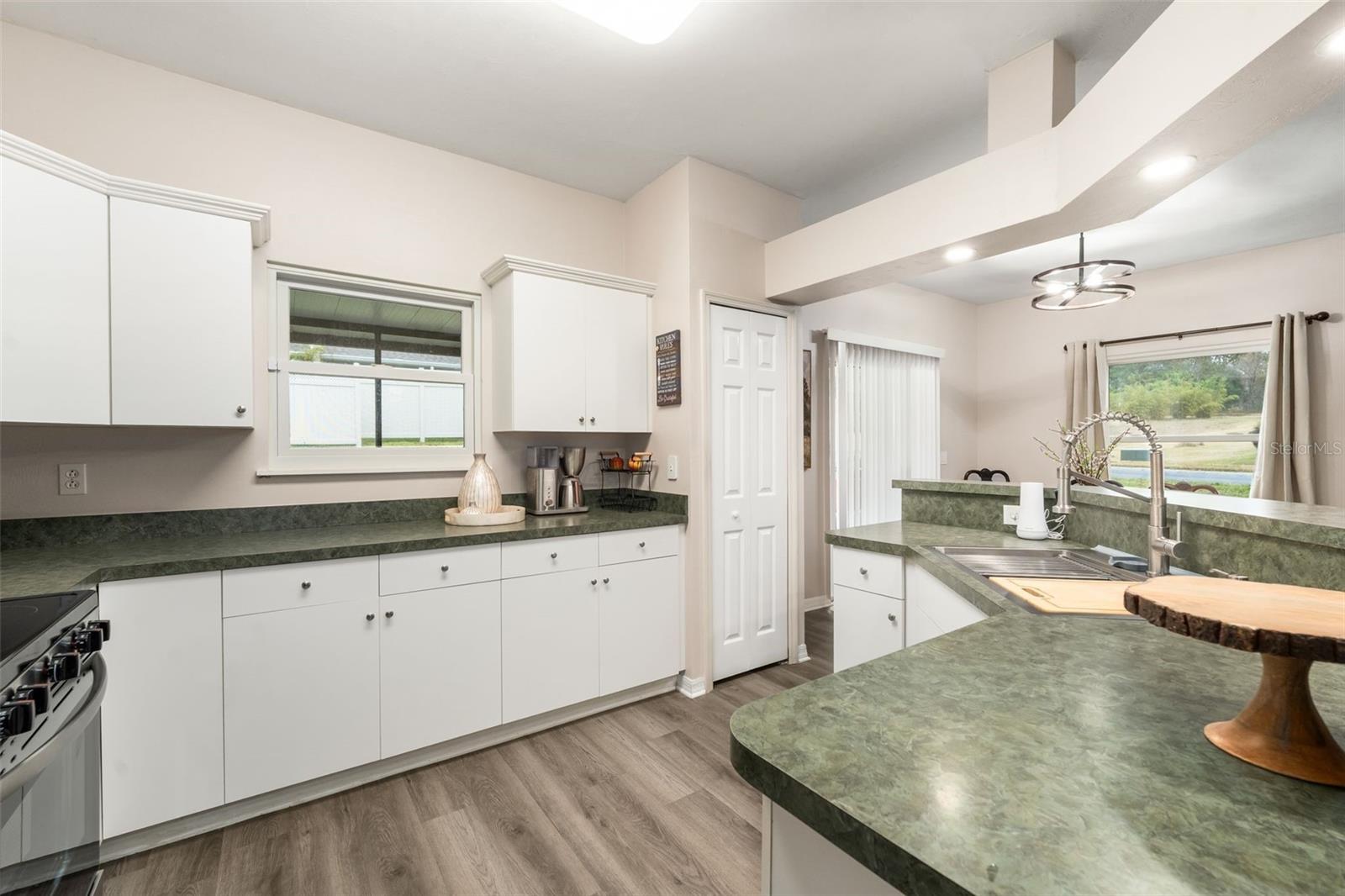 WILLIAMSBURG AT MEADOWBROOK - Residential