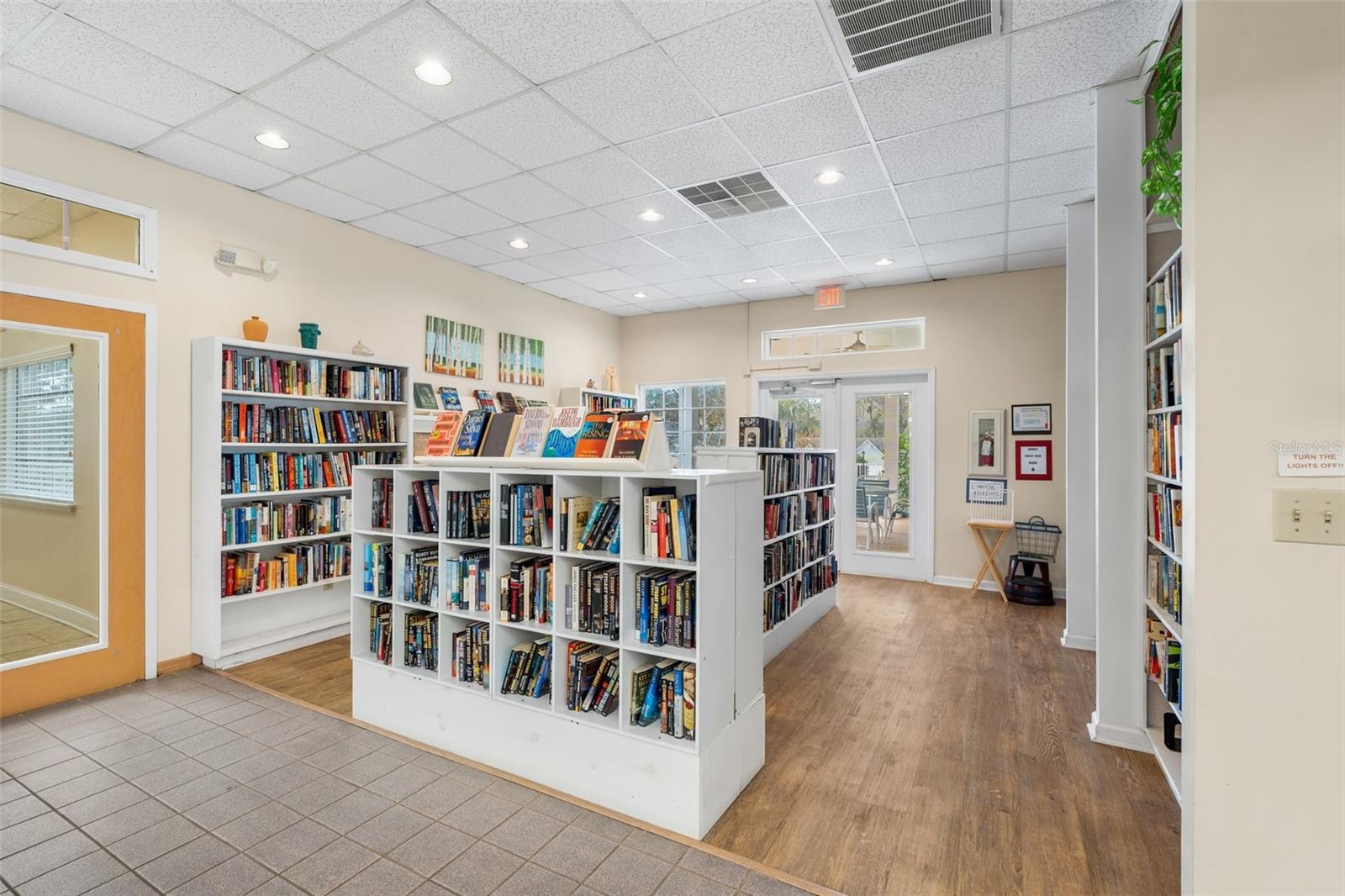 WILLIAMSBURG AT MEADOWBROOK - Residential