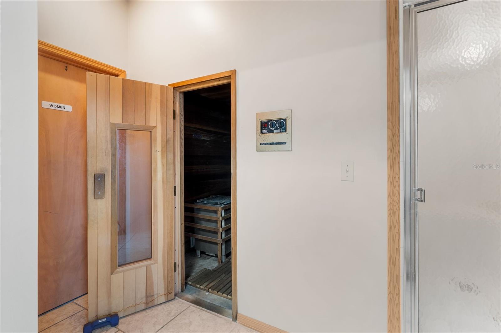 WILLIAMSBURG AT MEADOWBROOK - Residential