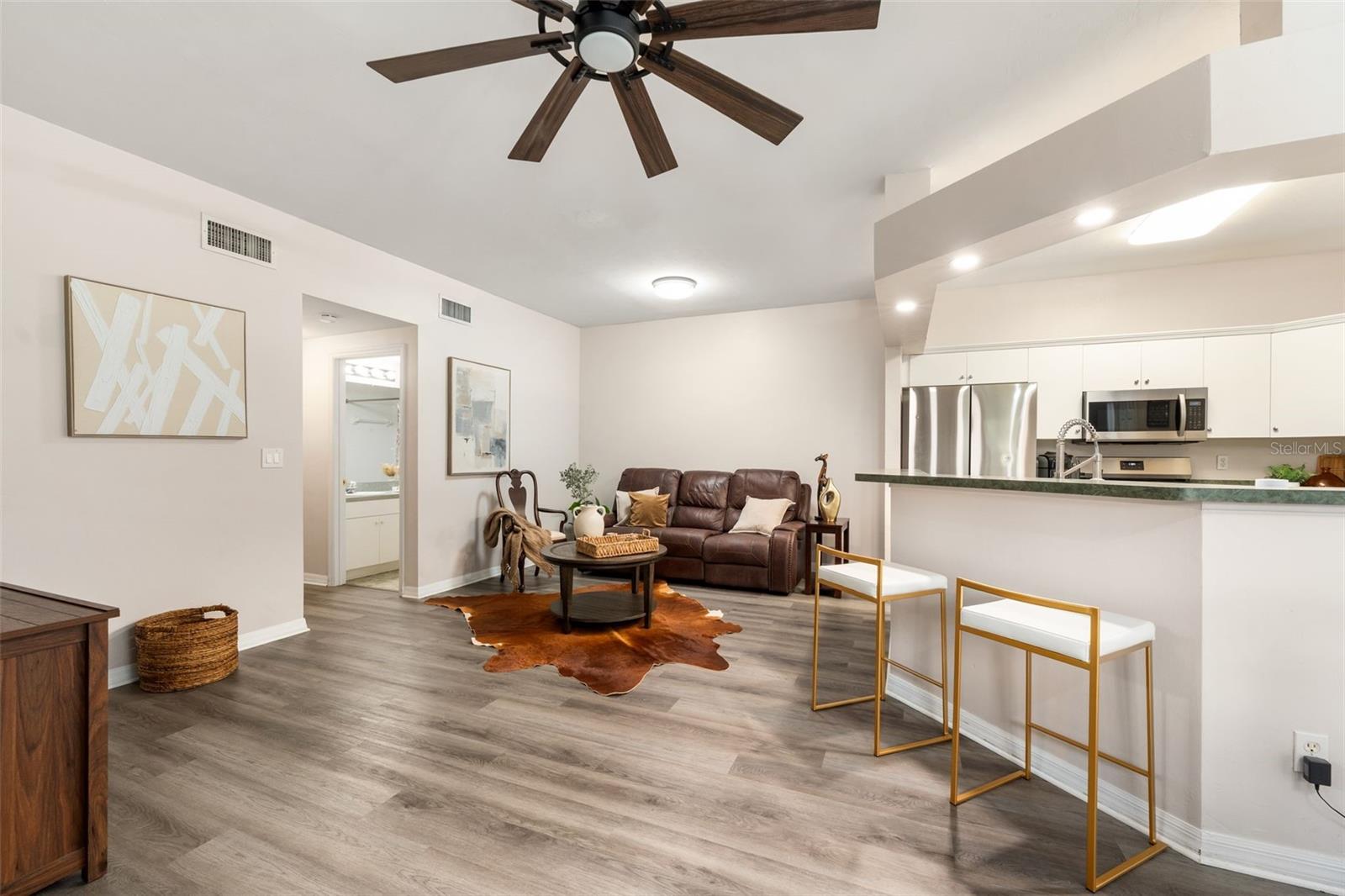 WILLIAMSBURG AT MEADOWBROOK - Residential