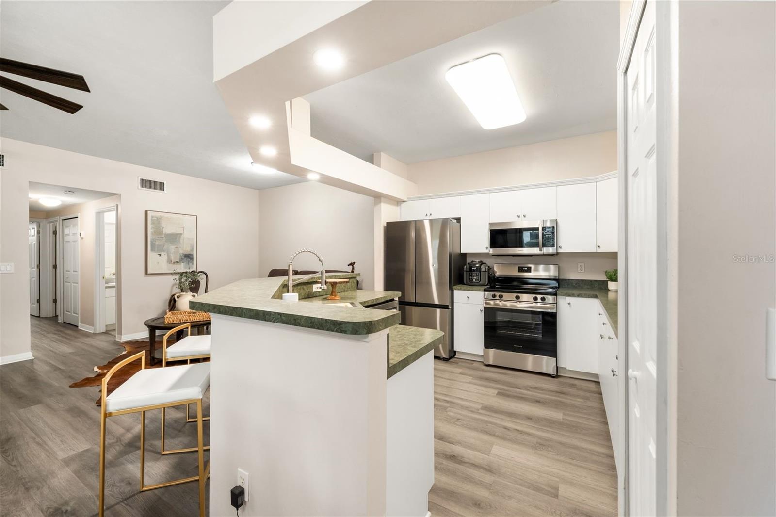 WILLIAMSBURG AT MEADOWBROOK - Residential