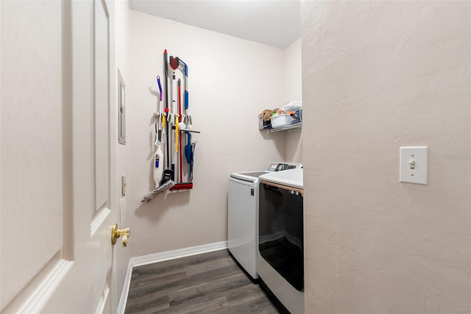 WILLIAMSBURG AT MEADOWBROOK - Residential