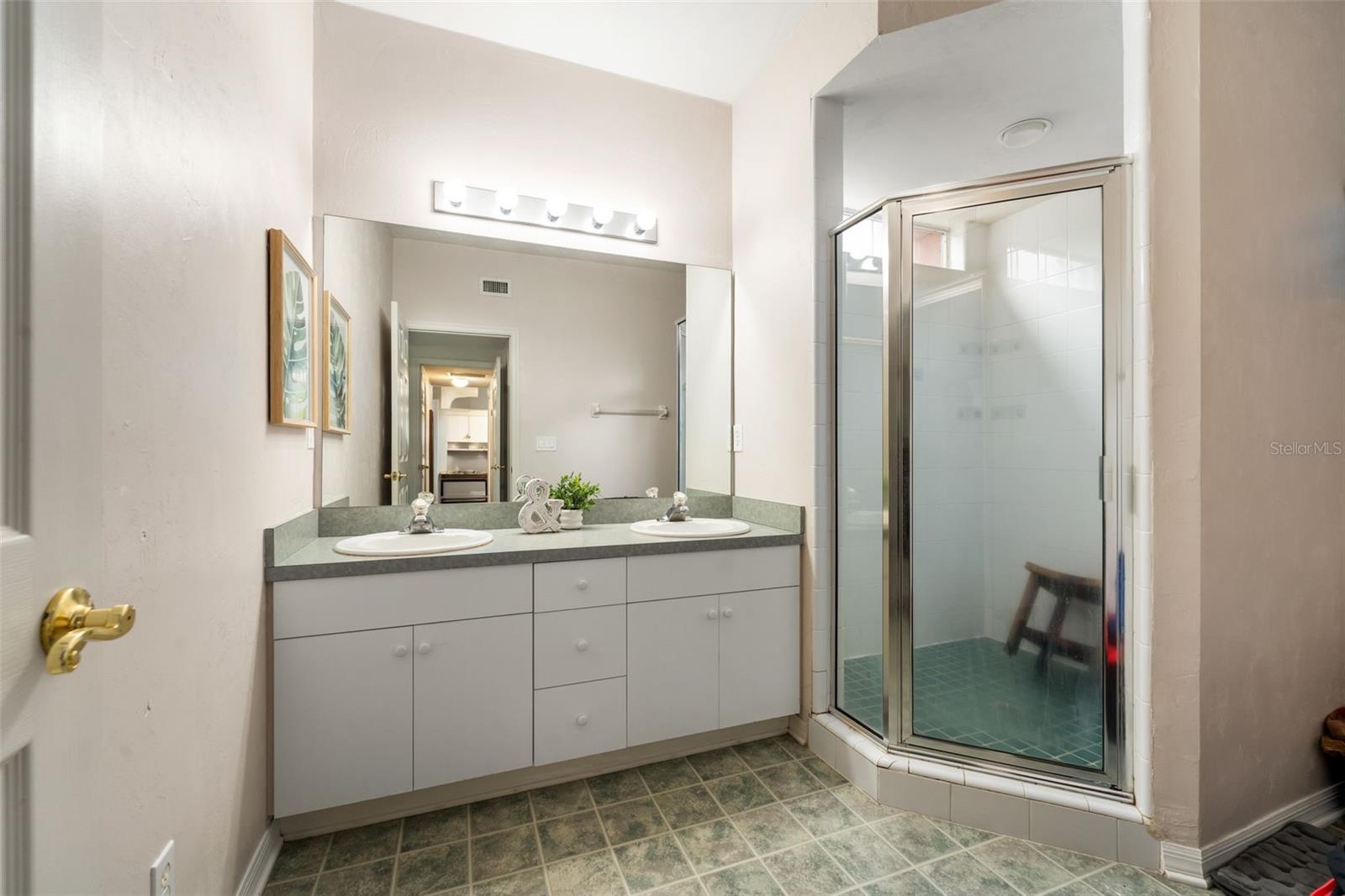 WILLIAMSBURG AT MEADOWBROOK - Residential