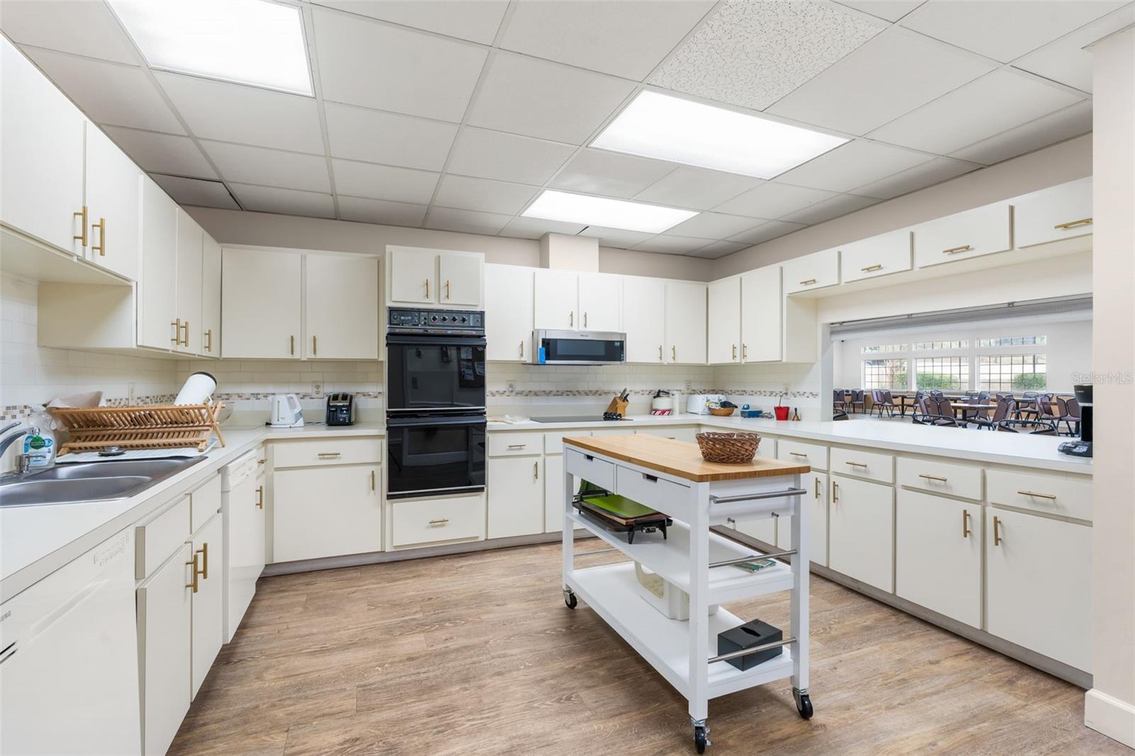 WILLIAMSBURG AT MEADOWBROOK - Residential