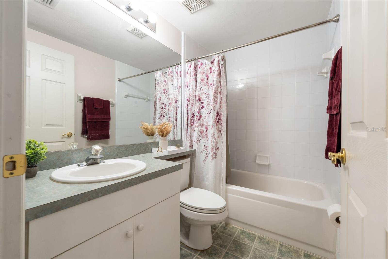 WILLIAMSBURG AT MEADOWBROOK - Residential