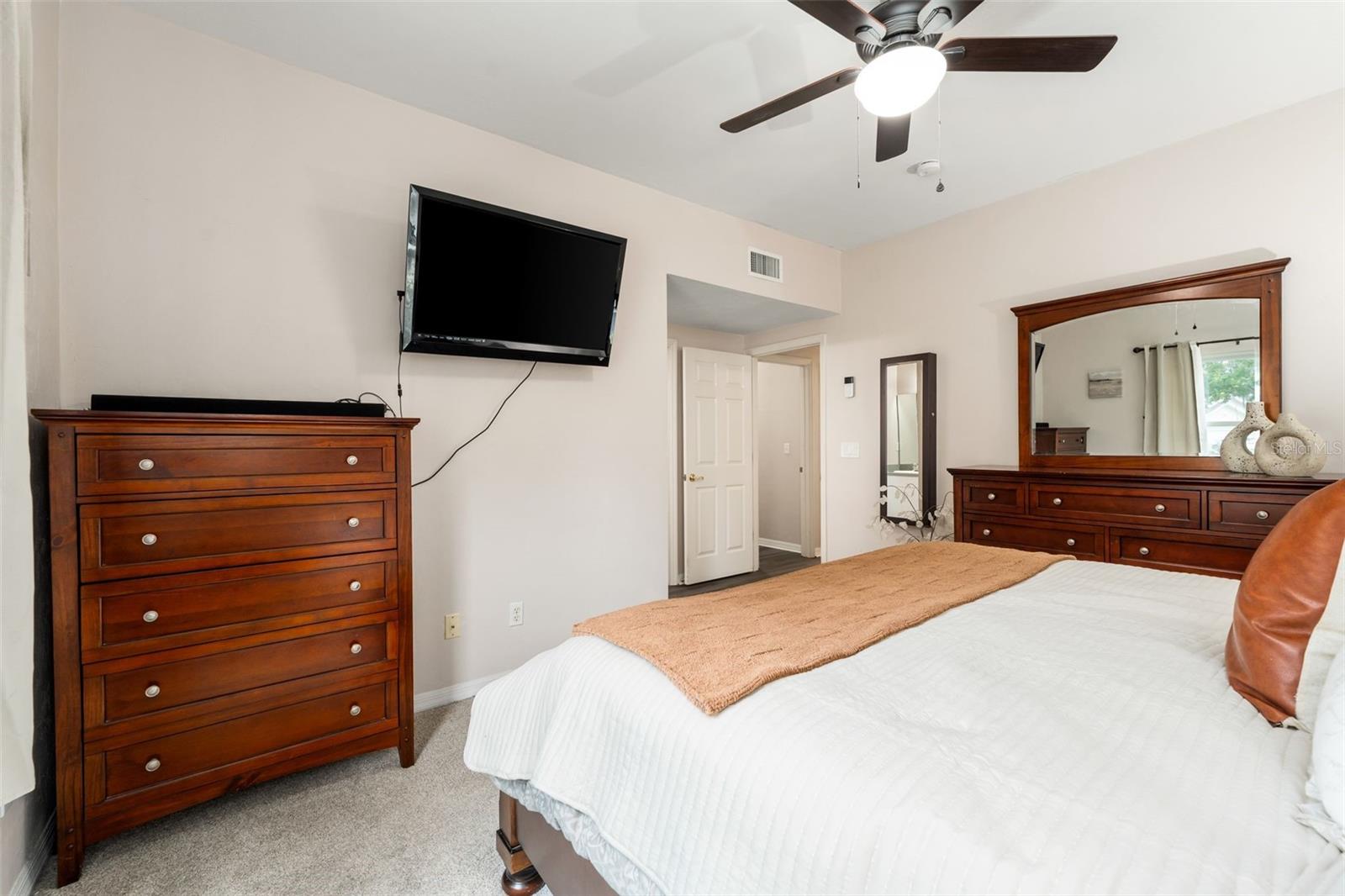 WILLIAMSBURG AT MEADOWBROOK - Residential