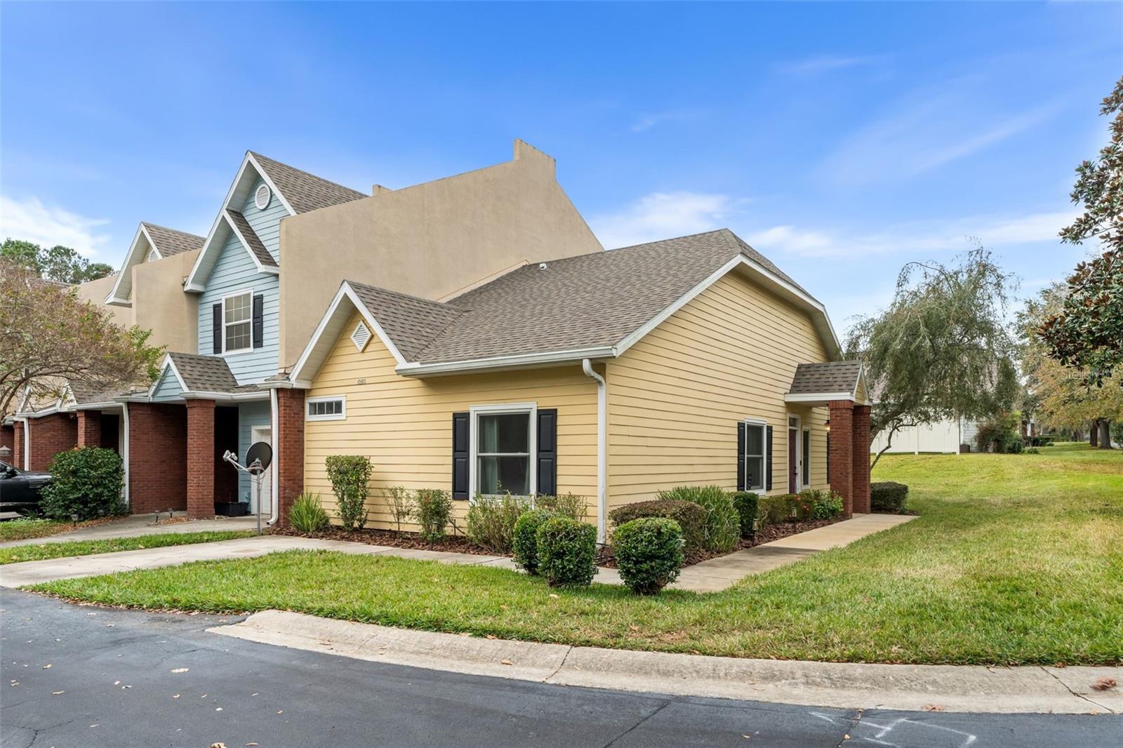 WILLIAMSBURG AT MEADOWBROOK - Residential