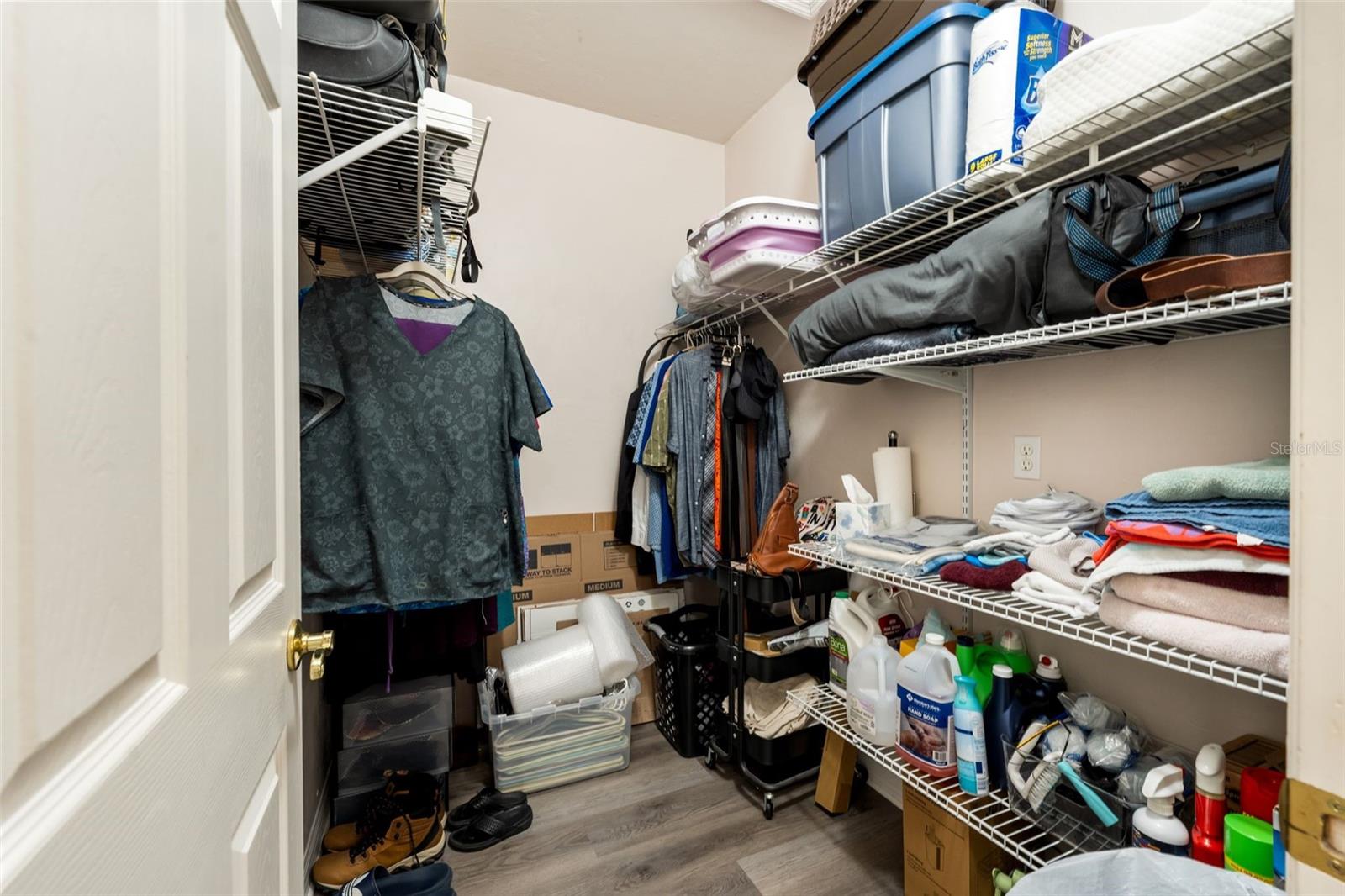 WILLIAMSBURG AT MEADOWBROOK - Residential