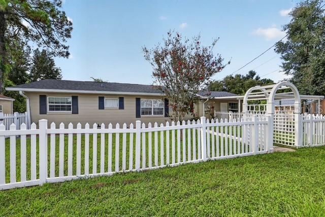 Photo of 37406 Turner Drive, Umatilla, FL 32784 (MLS # G5116971)