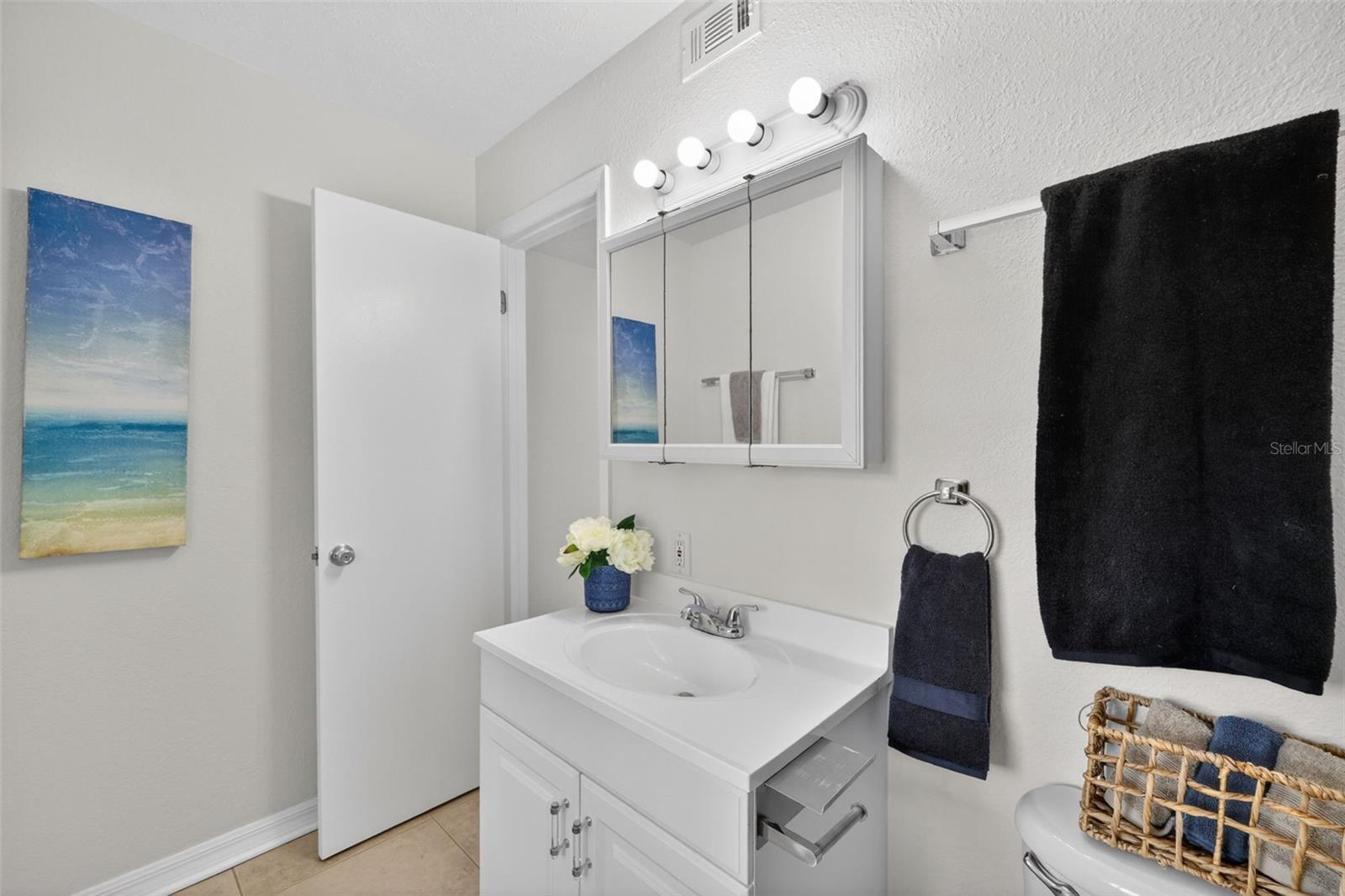 WHISPERING OAKS - Residential
