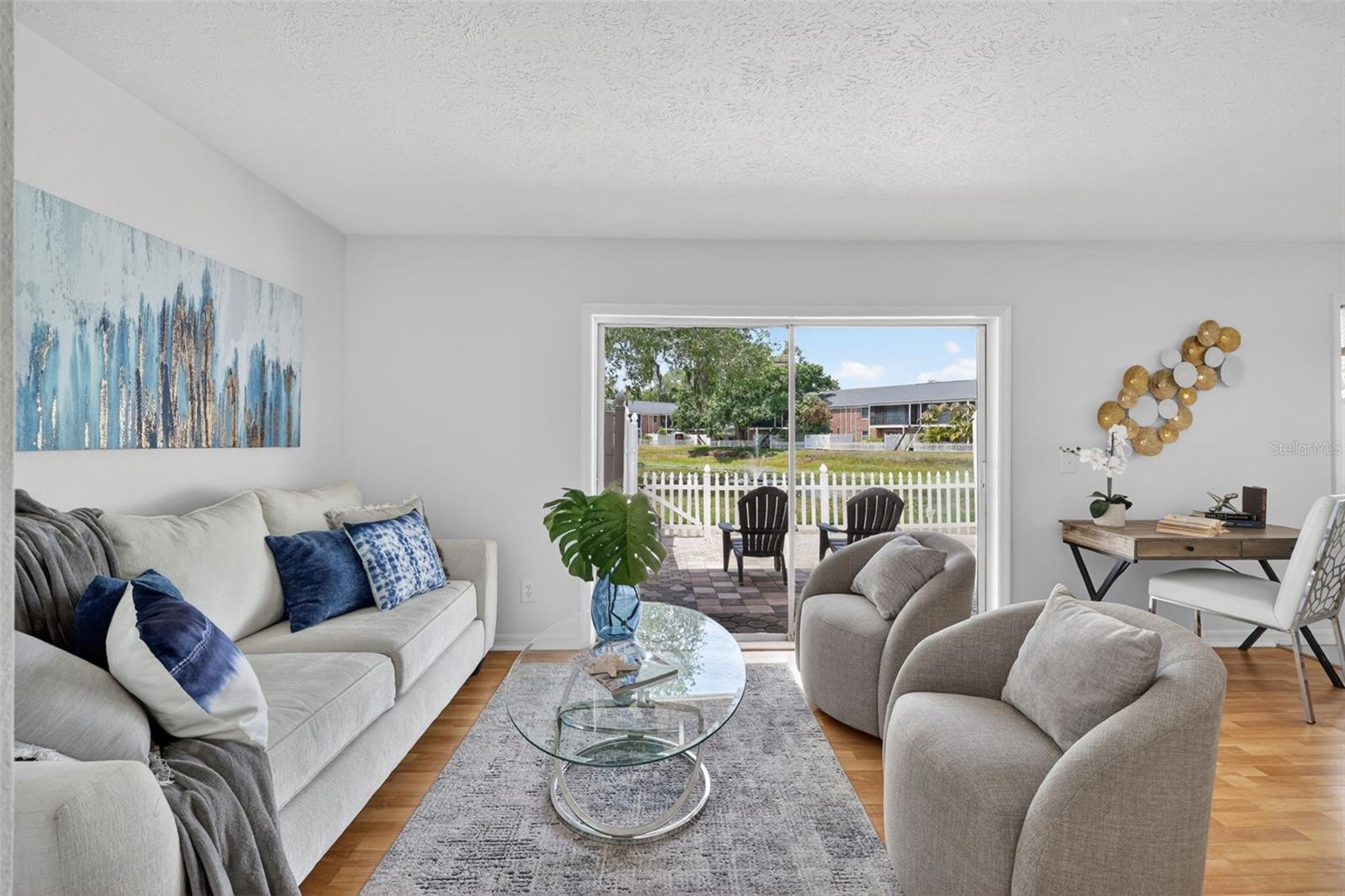 WHISPERING OAKS - Residential