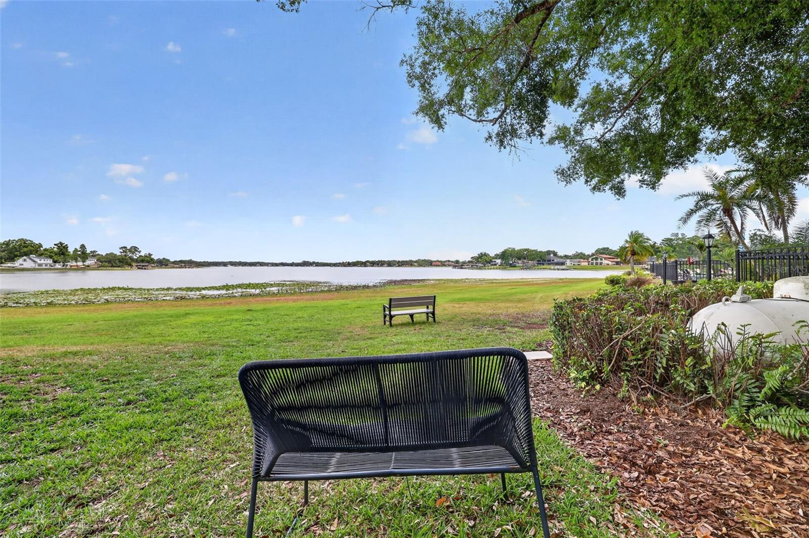 WHISPERING OAKS - Residential