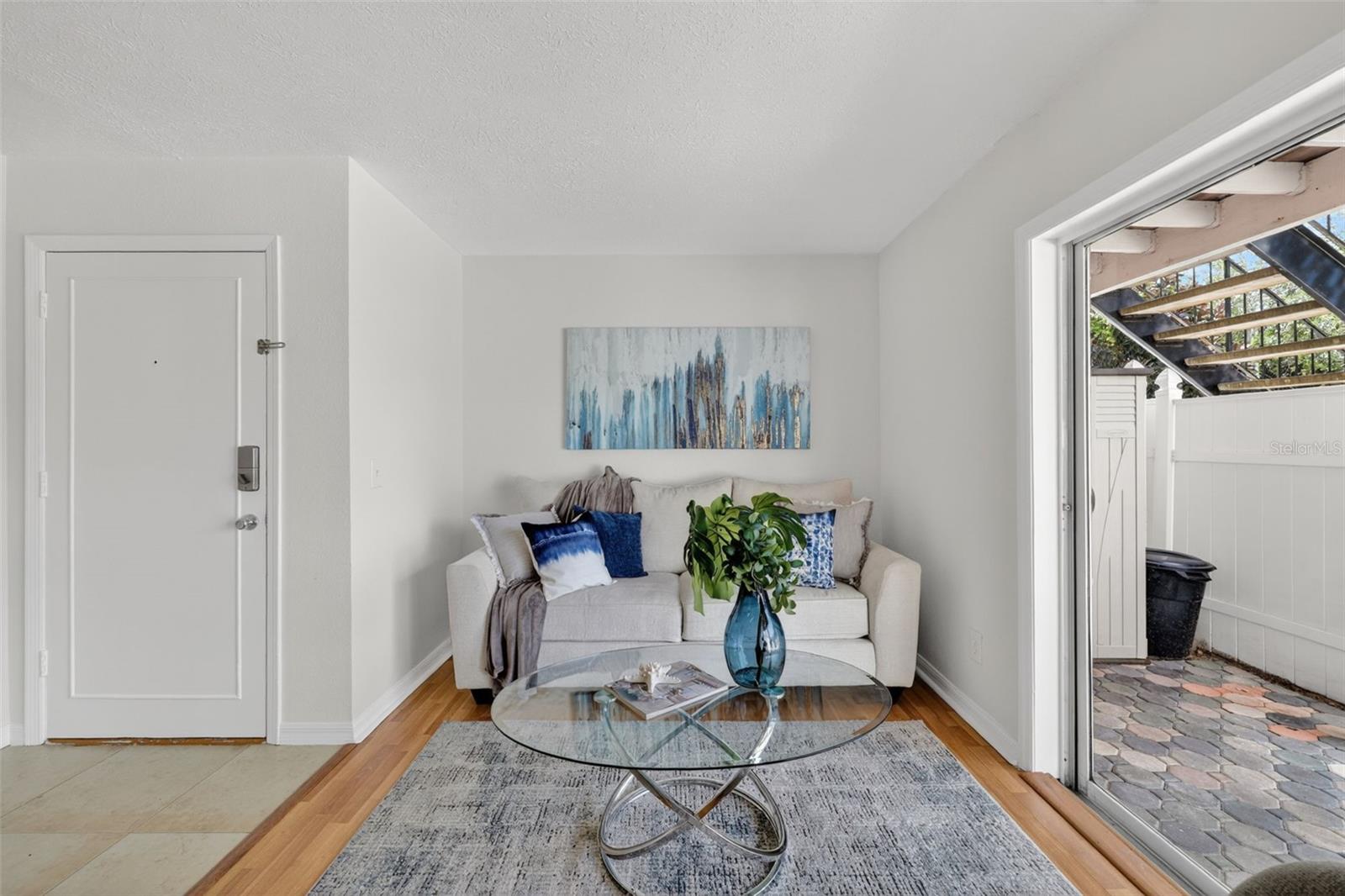 WHISPERING OAKS - Residential