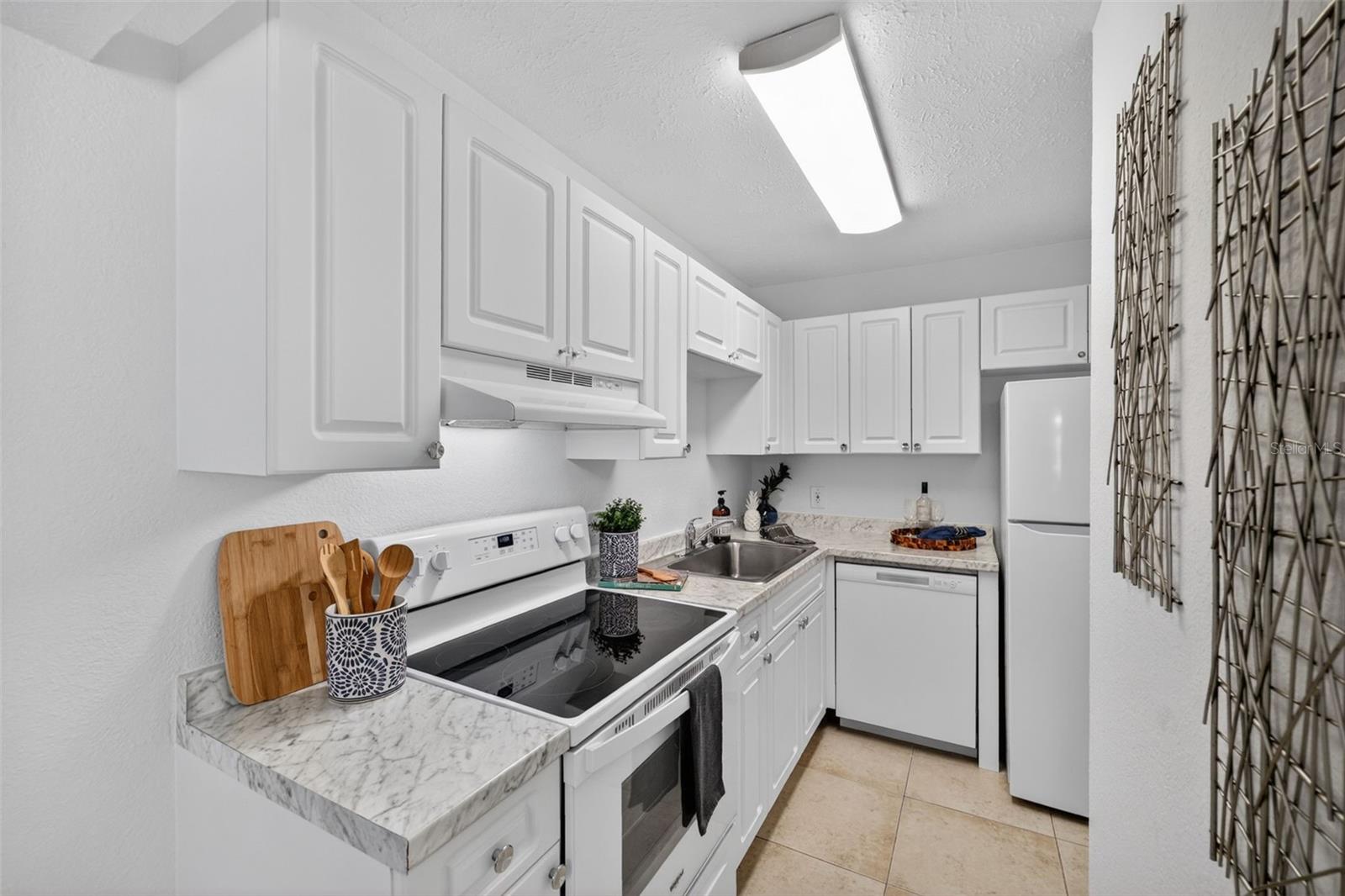 WHISPERING OAKS - Residential