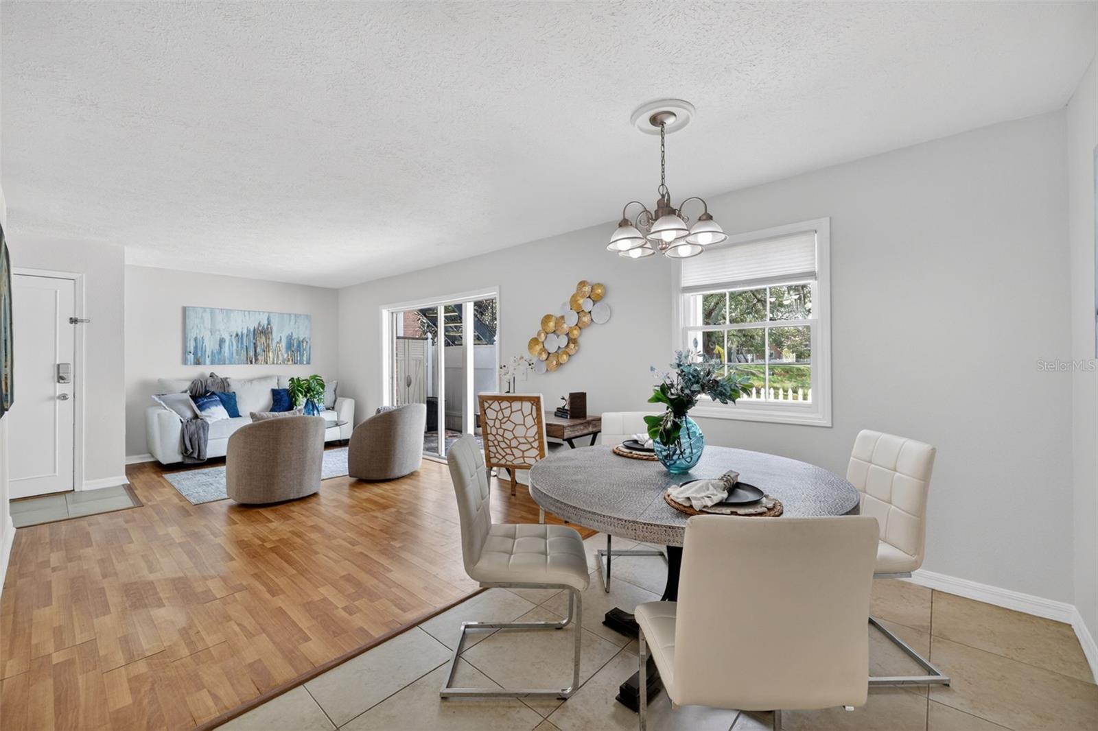 WHISPERING OAKS - Residential