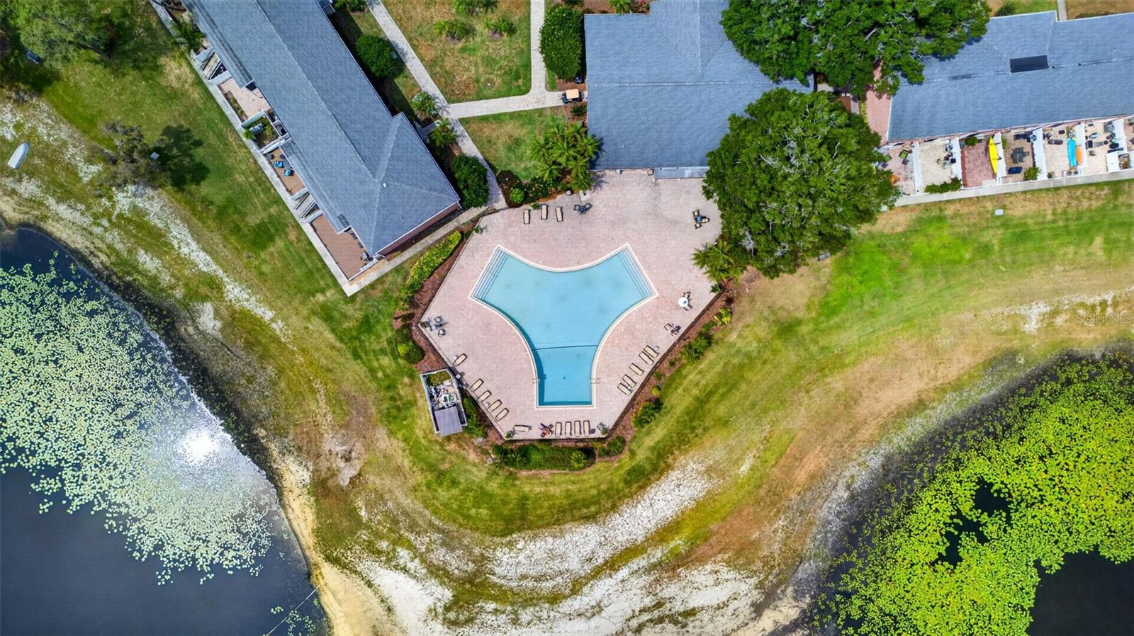 WHISPERING OAKS - Residential