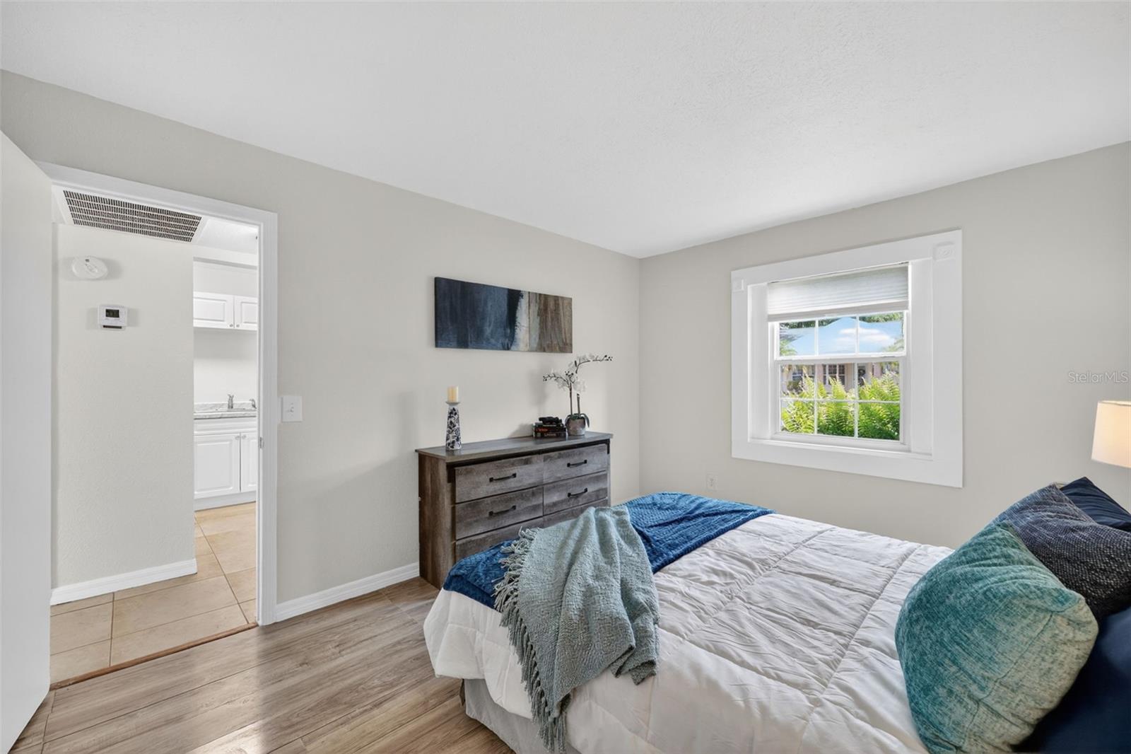 WHISPERING OAKS - Residential