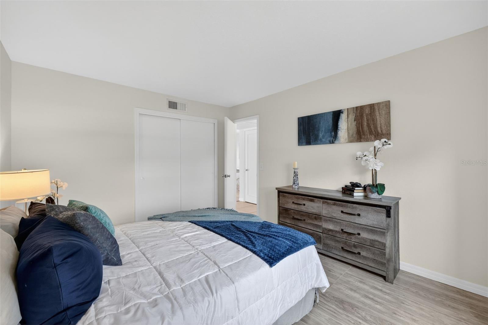 WHISPERING OAKS - Residential