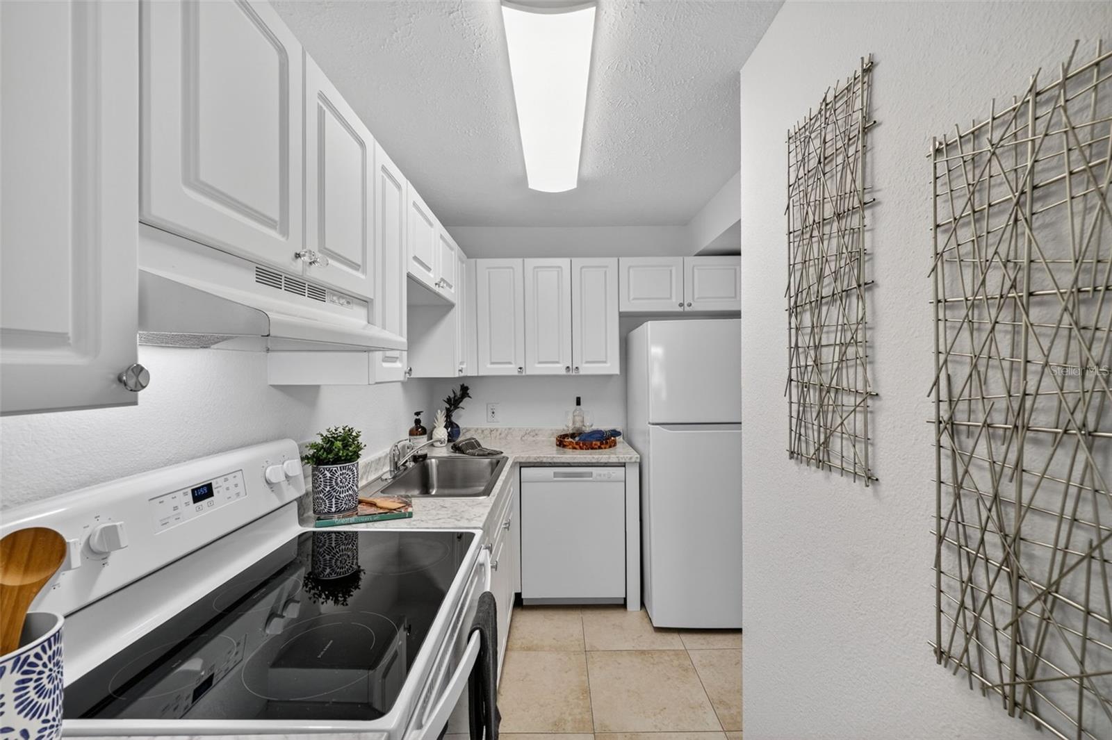 WHISPERING OAKS - Residential