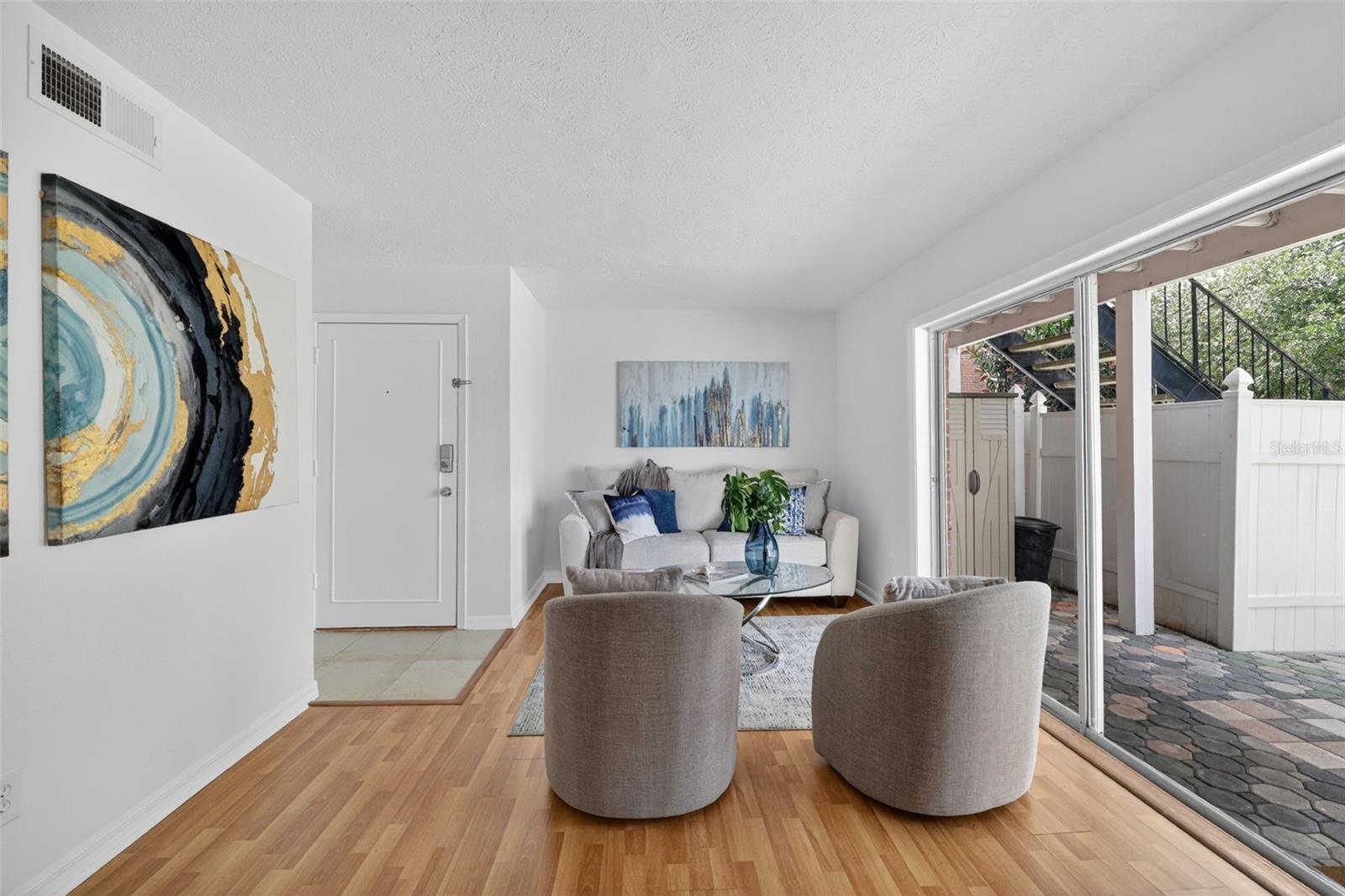 WHISPERING OAKS - Residential