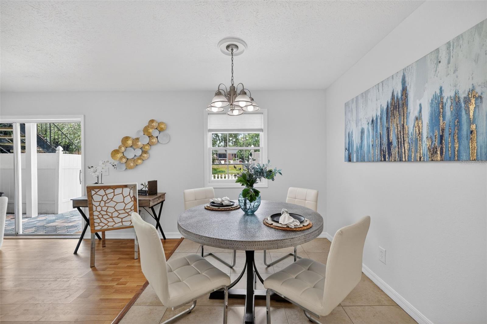 WHISPERING OAKS - Residential