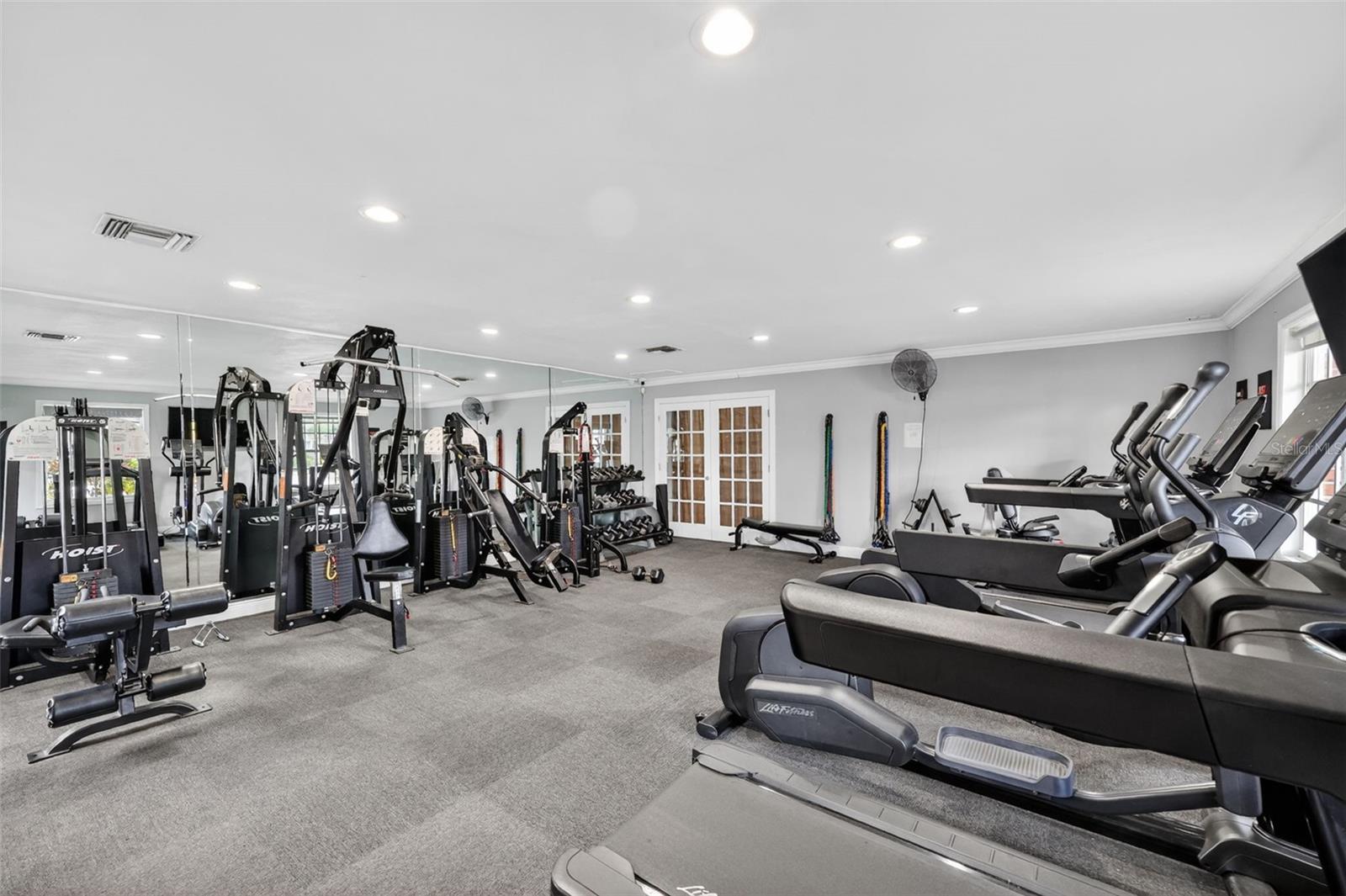 WHISPERING OAKS - Residential