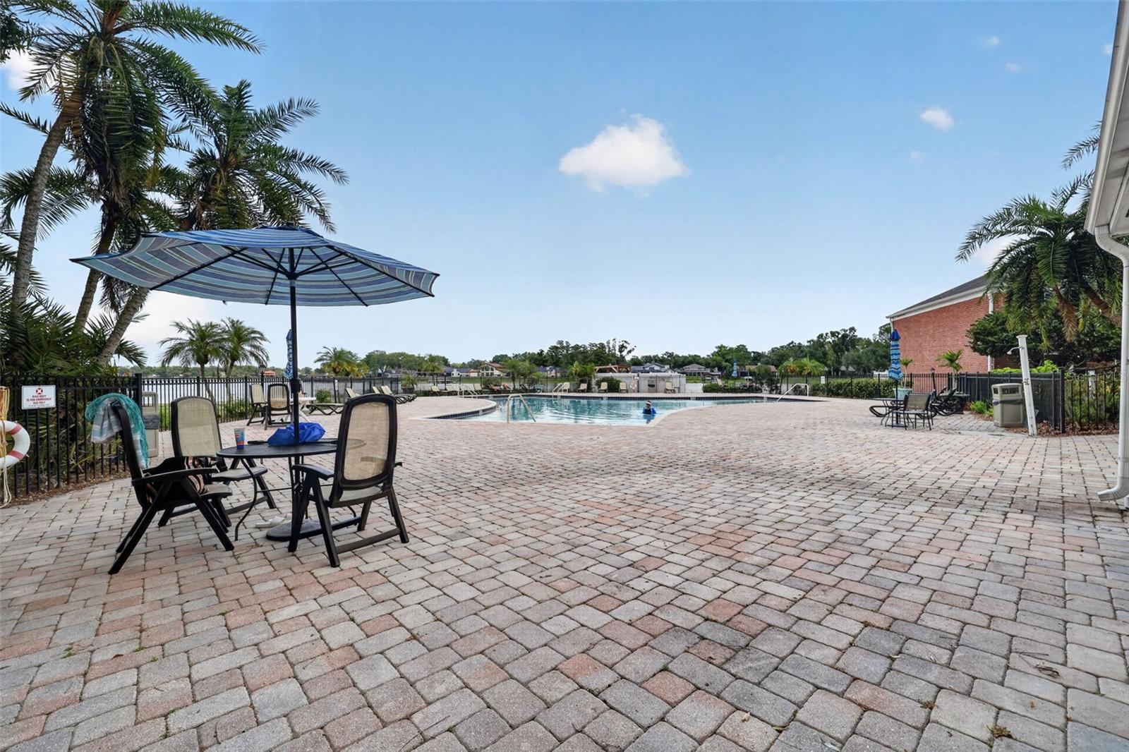 WHISPERING OAKS - Residential