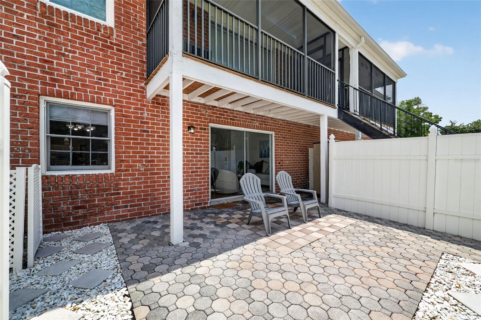 WHISPERING OAKS - Residential