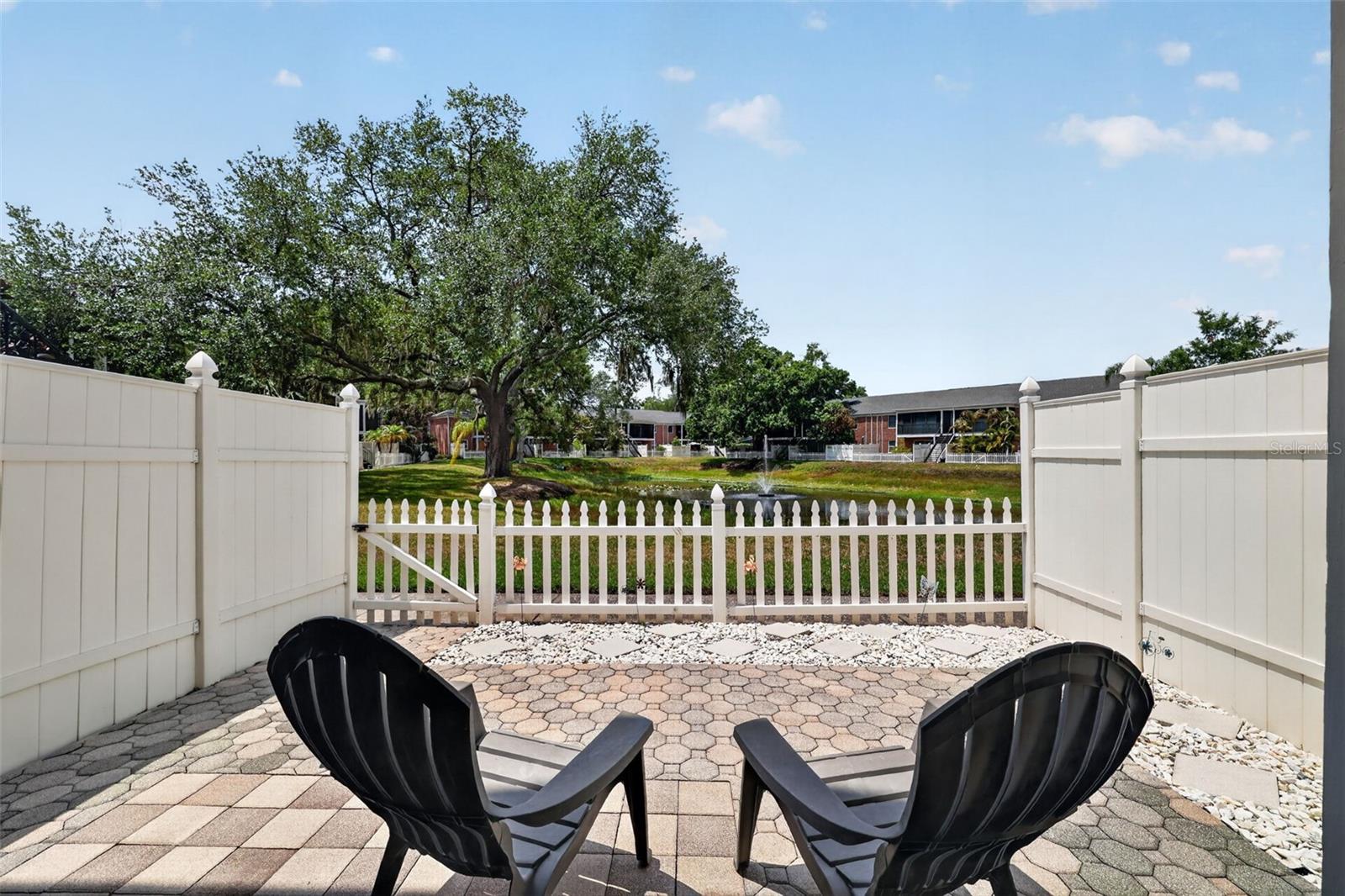 WHISPERING OAKS - Residential