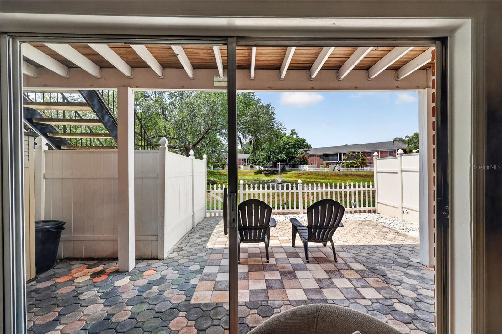 WHISPERING OAKS - Residential