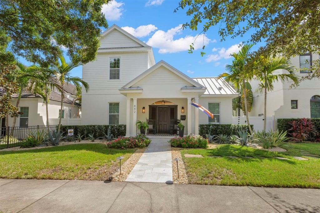 Photo of 842 19th Avenue N, St Petersburg, FL 33704 (MLS # TB8554466)