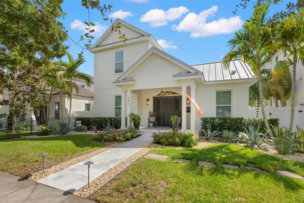 Photo of 842 19th Avenue N, St Petersburg, FL 33704 (MLS # TB8554466)