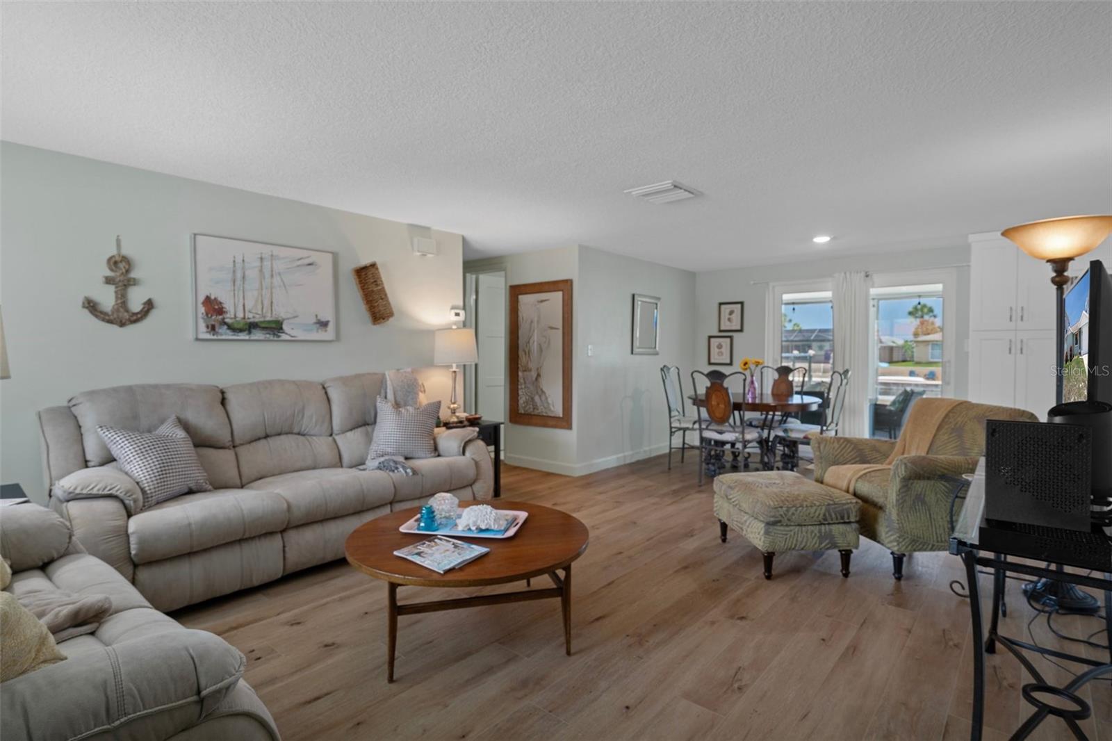 15713 CENTURY DRIVE