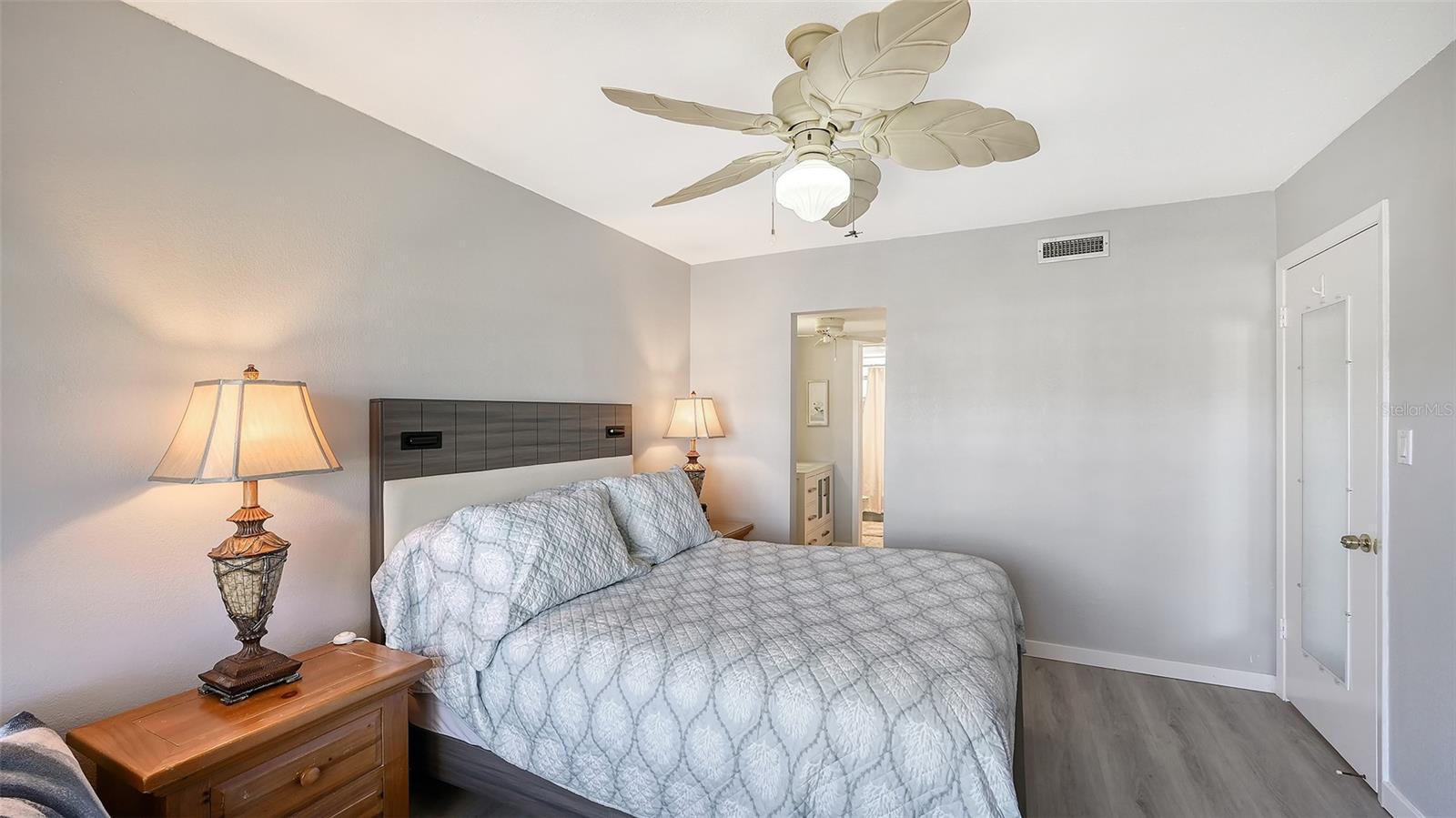 LONGBOAT HARBOUR - Residential