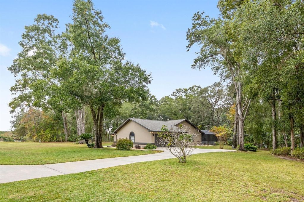Photo of 19349 SW 90th Lane Road, Dunnellon, FL 34432 (MLS # O6386167)