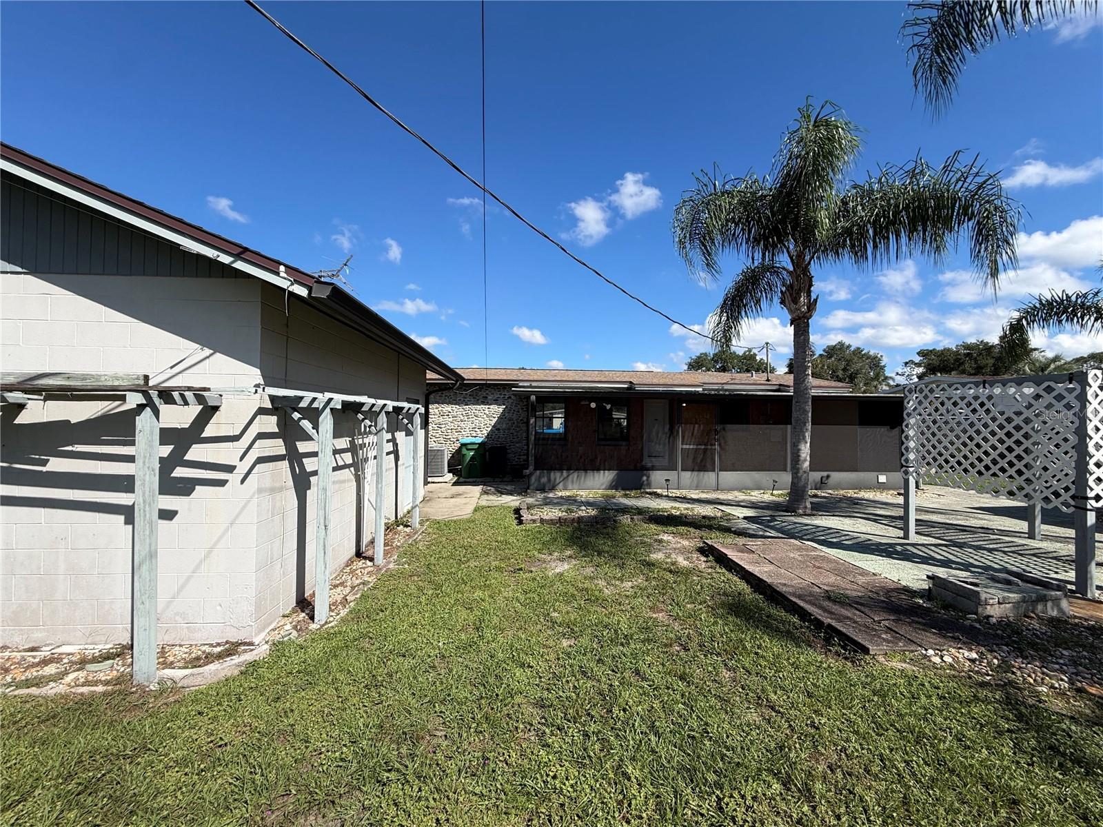 813 HALSTEAD STREET