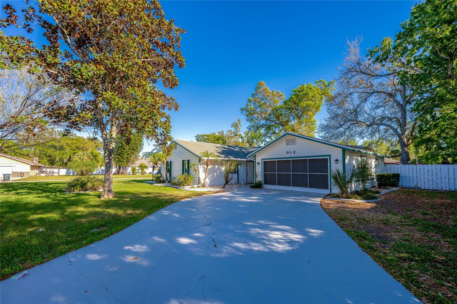 912 TREE GARDEN DRIVE