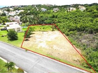 Beautiful lot to build the house of your dreams. At one of your boundaries it has a green area. You can design one or two story house according to ARB rules.
