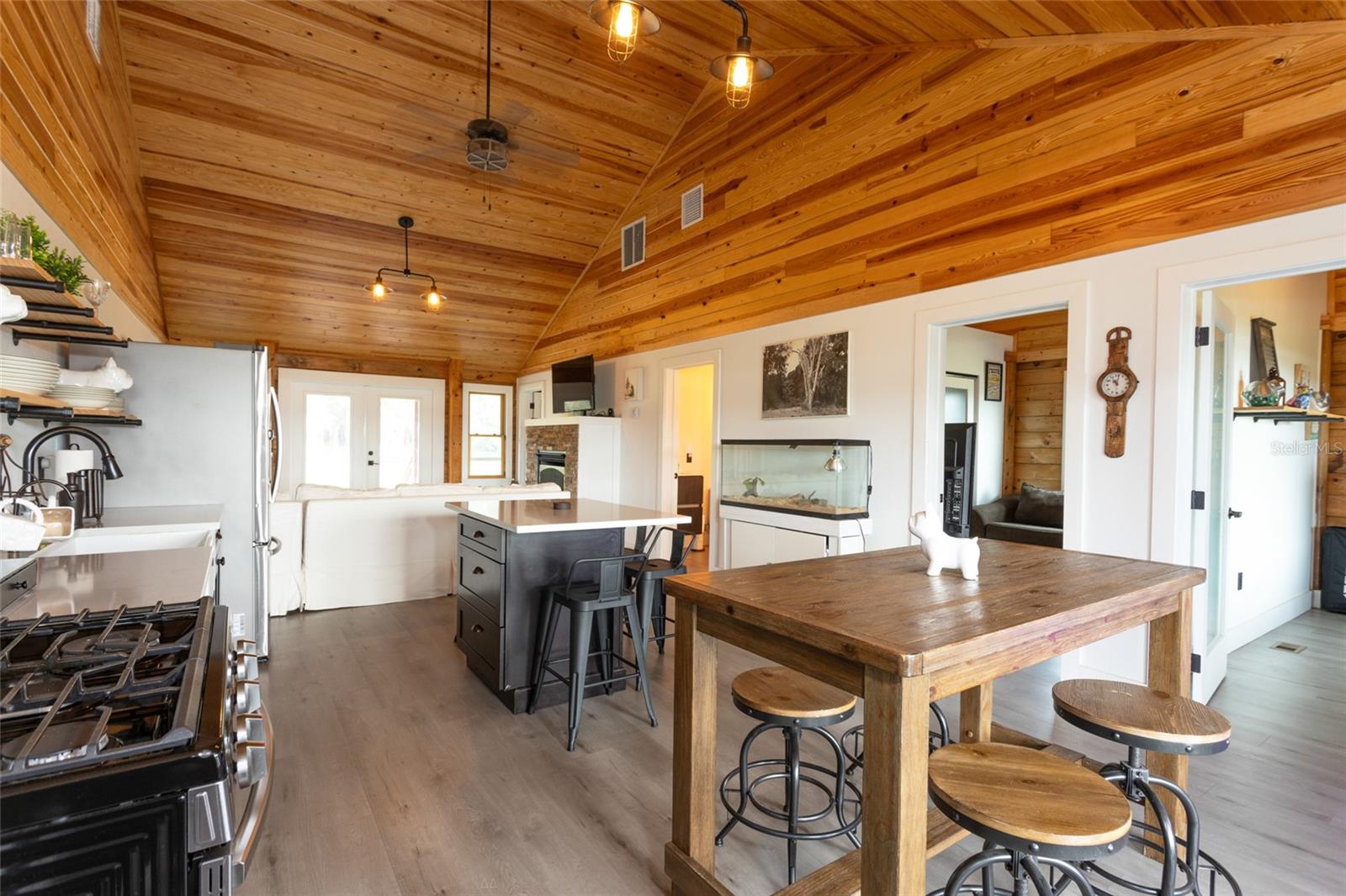 1170 - SEVILLE AREA W OF RAILROAD - Residential