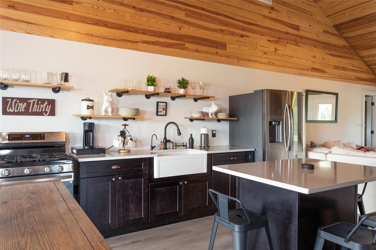 1170 - SEVILLE AREA W OF RAILROAD - Residential