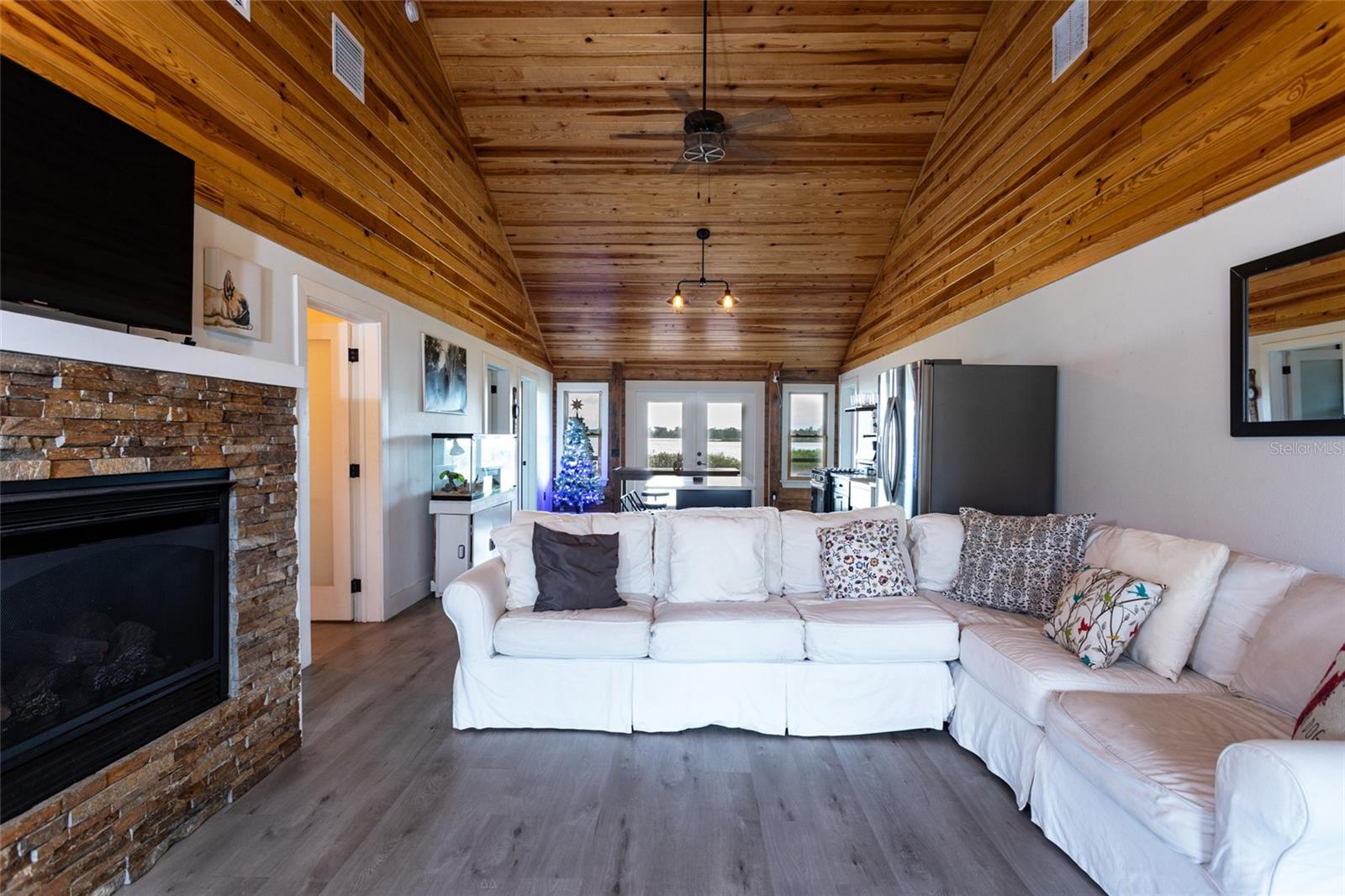 1170 - SEVILLE AREA W OF RAILROAD - Residential