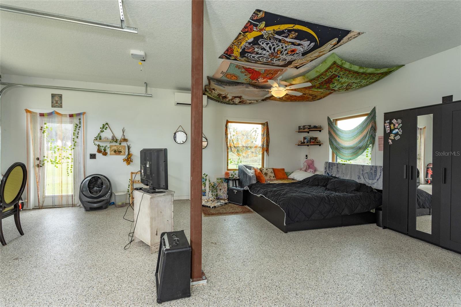 1170 - SEVILLE AREA W OF RAILROAD - Residential