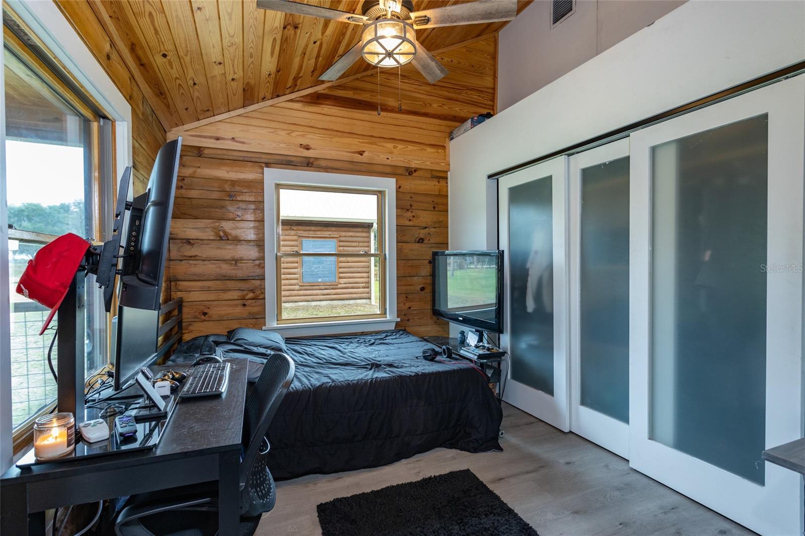 1170 - SEVILLE AREA W OF RAILROAD - Residential